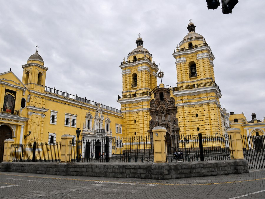 Basílica de San Francisco, Lima — Baroque church above the catacombs