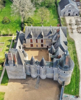 Chateau de Fougeres sur Bievre.jpeg