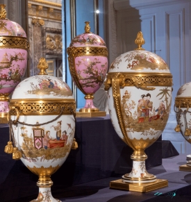 Egg shaped Chinese porcelain vases kept at the Palace of Versailles.jpeg